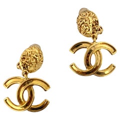 Chanel CC Clip-On Earrings in Gold Metal, Fall–Winter 1995