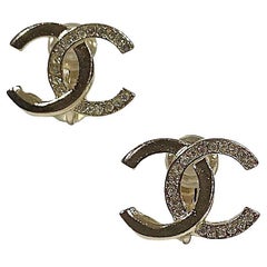CHANEL CC Clips-on Earrings in Gilt Metal and Rhinestones