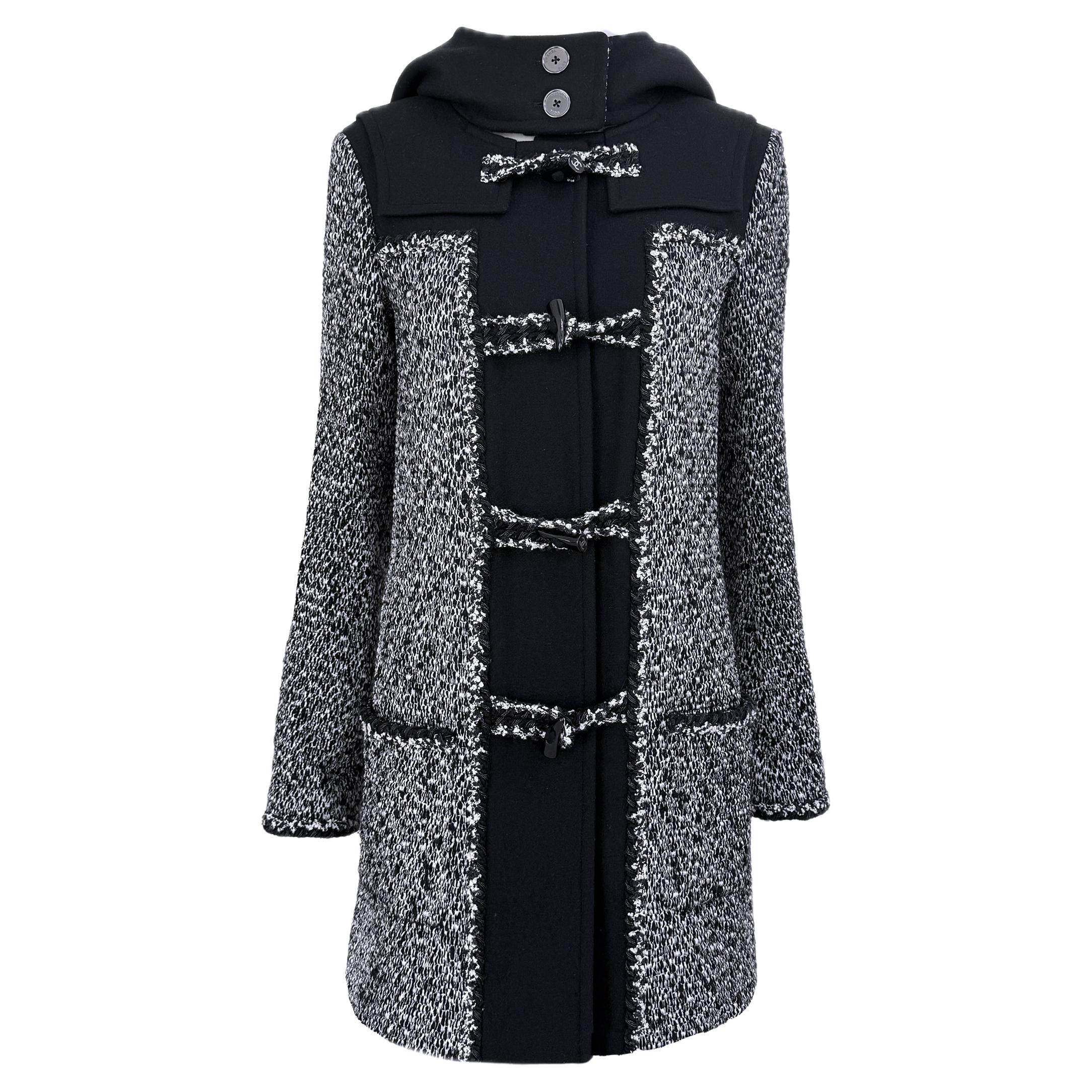Chanel CC Closures Schwarzer Tweed Parka-Mantel 34 FR im Angebot