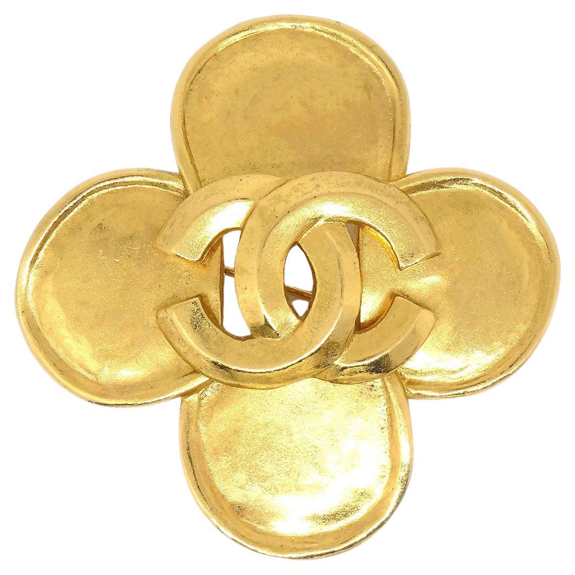 CHANEL CC Clover Gold Metal Pin Brooch For Sale