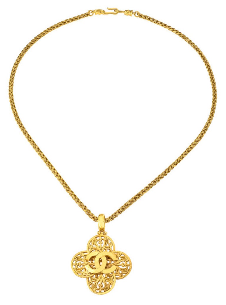 Chanel CC Clover Necklace For Sale at 1stDibs