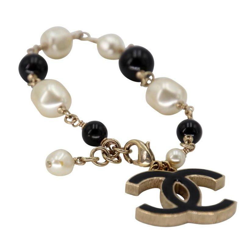 Chanel CC Coco Charm Mother Of Peals Gold W/Bracelet CC-0817N-0003 In Good Condition In Downey, CA