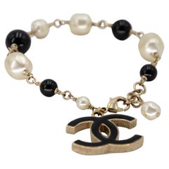 Chanel CC Coco Charm Mother Of Peals Gold W/Bracelet CC-0817N-0003