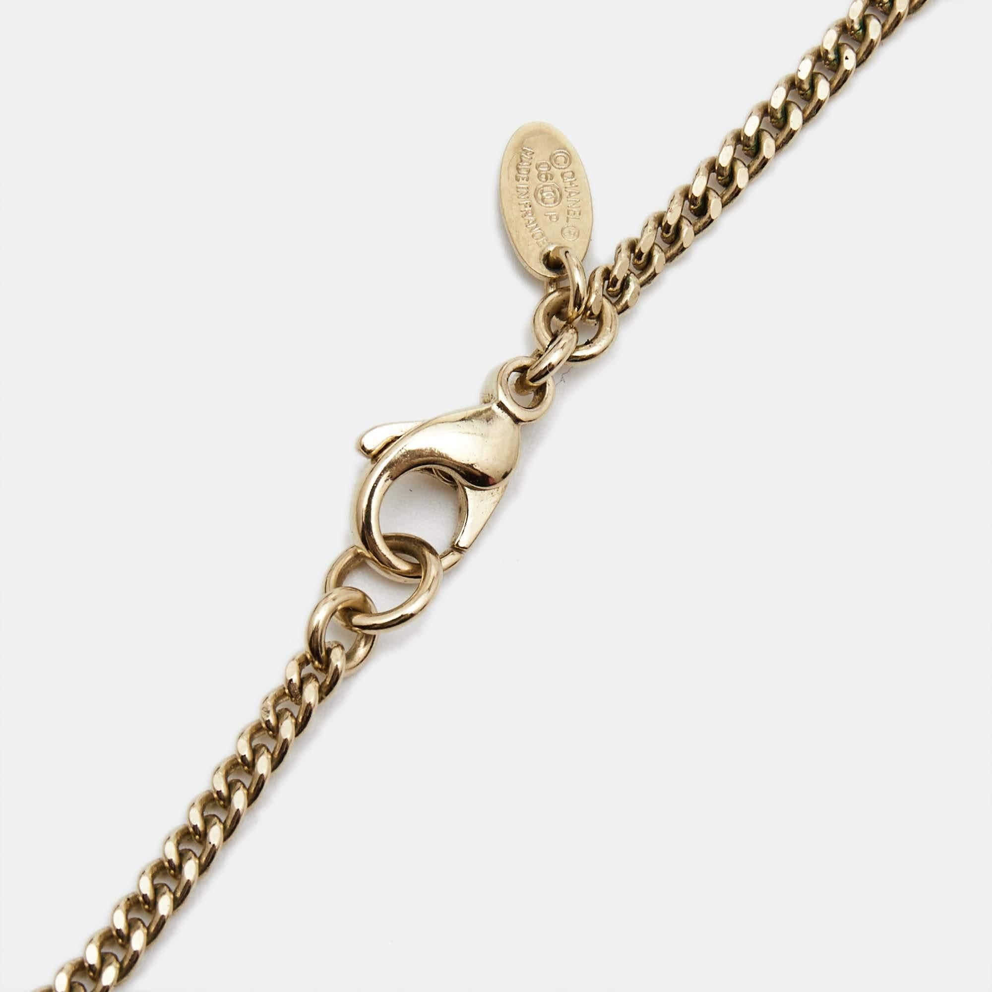 Chanel CC Coco Goldfarbene Halskette in Goldtönen im Zustand „Gut“ im Angebot in Dubai, Al Qouz 2