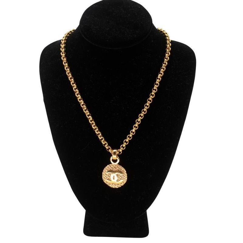 chanel logo necklace