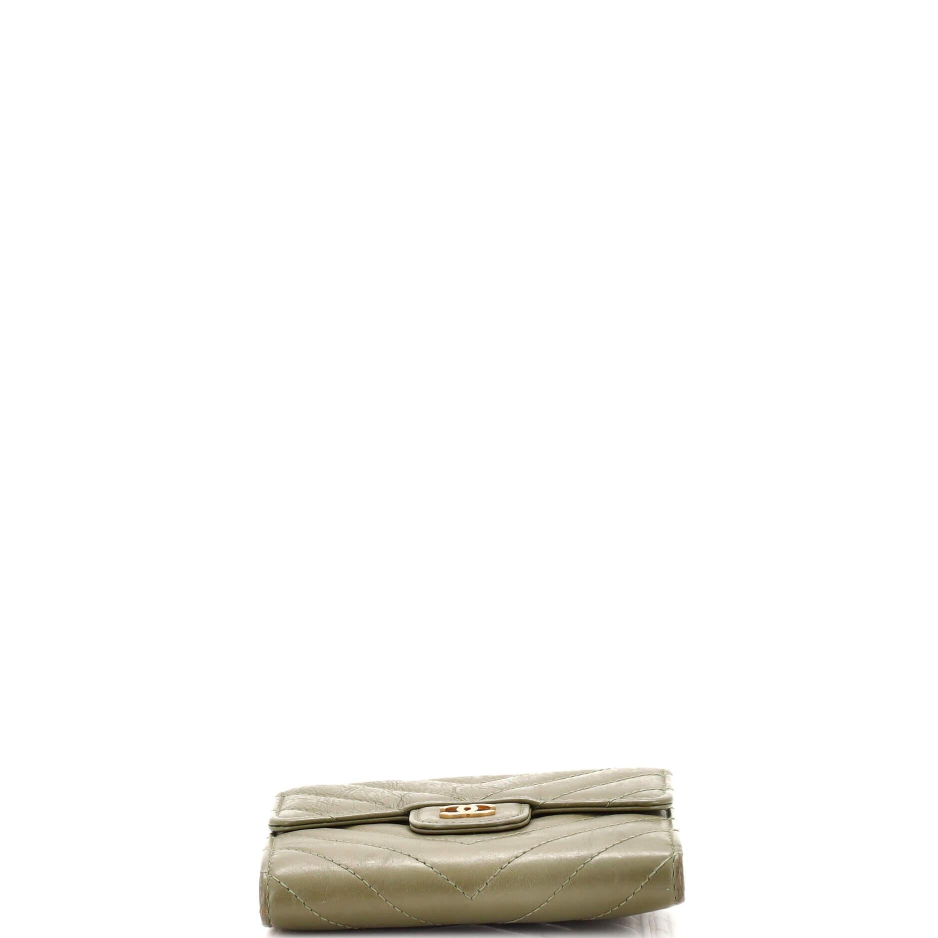Women's or Men's Chanel CC Compact Classic Flap Wallet Chevron Lambskin