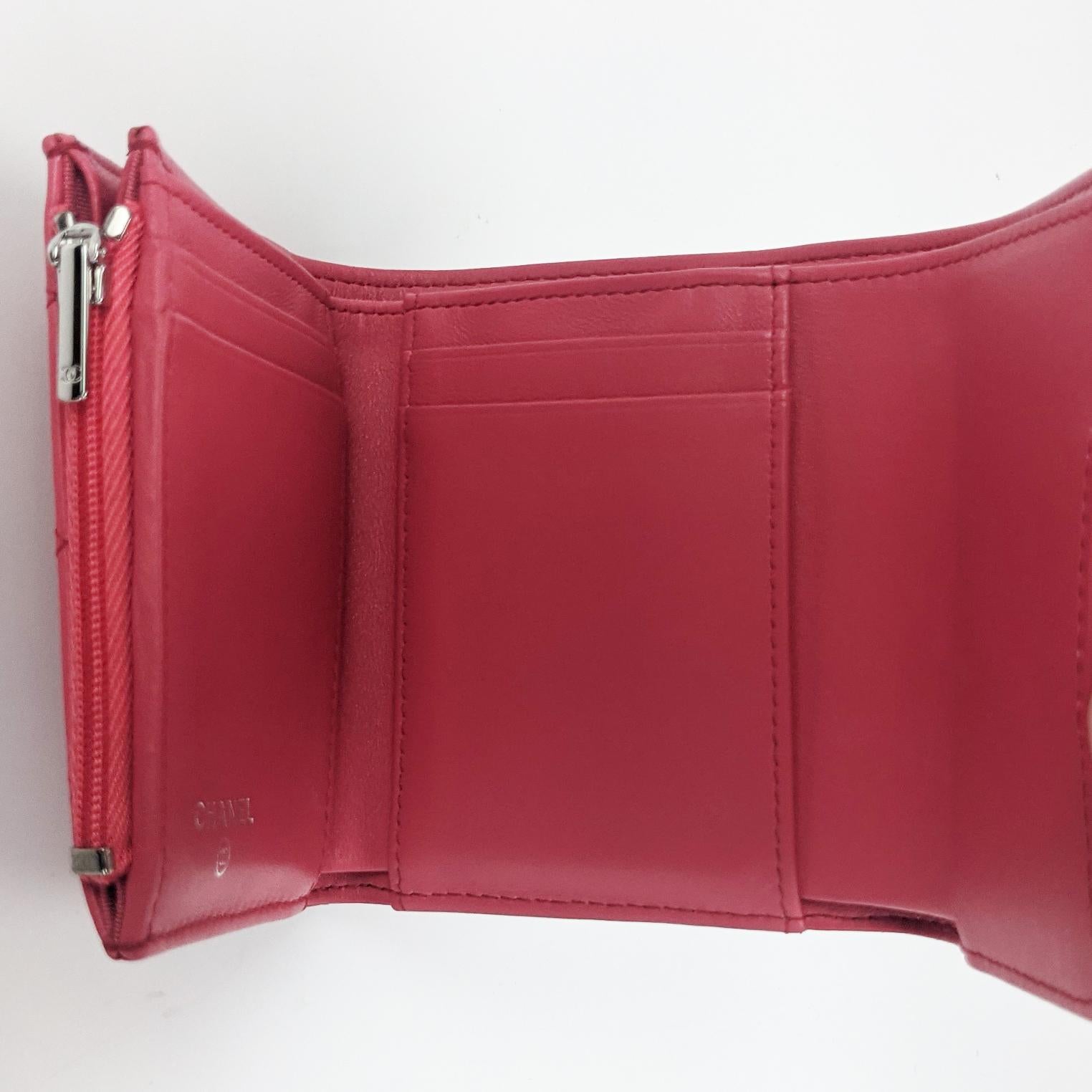 Chanel CC Compact Tri-Fold Pink Lambskin Wallet In Good Condition In Denver, CO