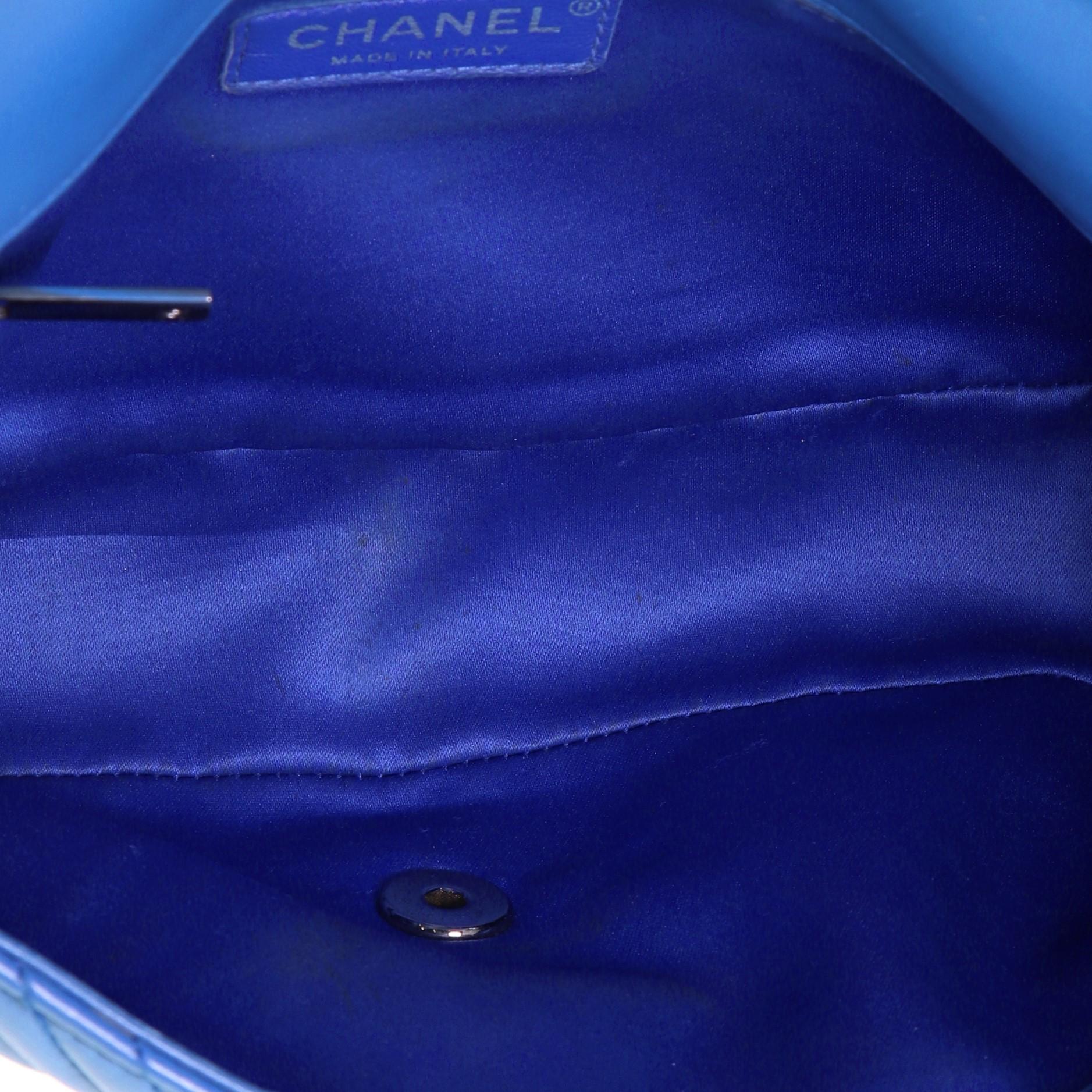 Chanel CC Crossing Flap Bag Chevron Lambskin Medium In Fair Condition In NY, NY