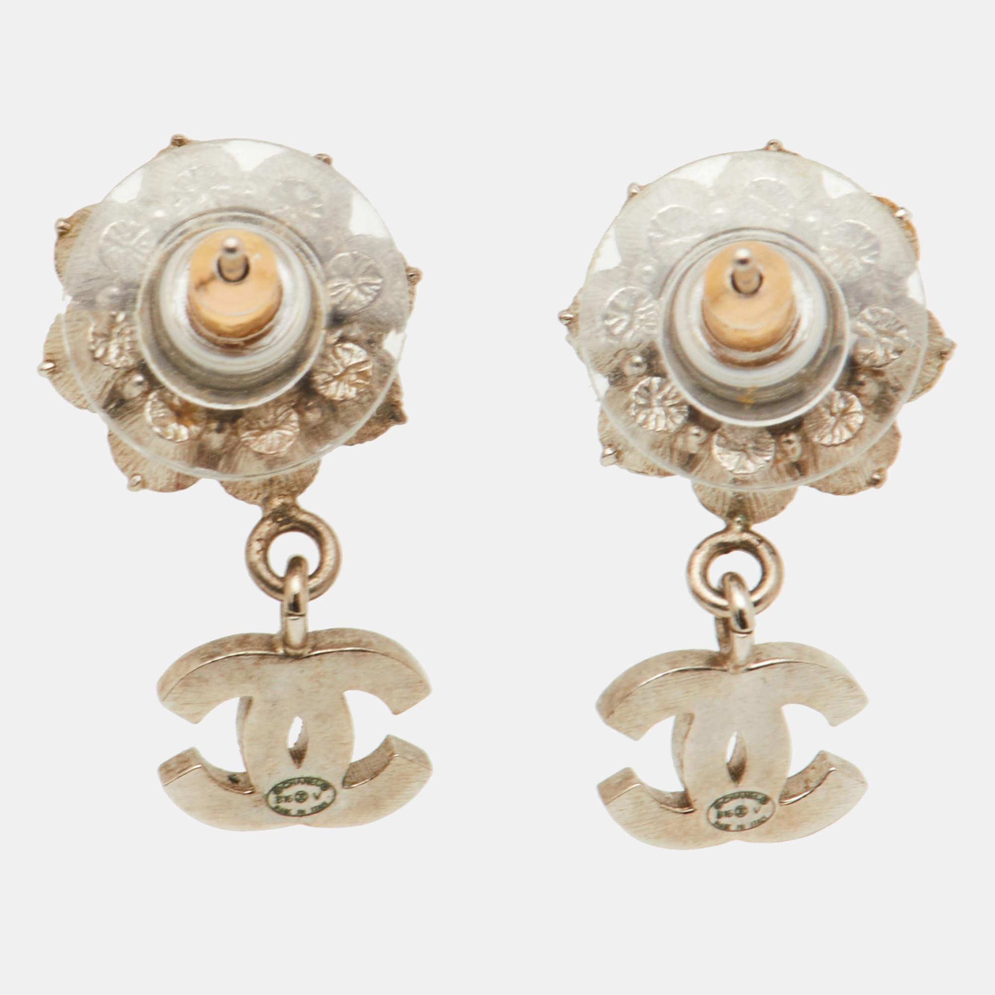 Chanel CC Crystal Gold Tone Camellia Drop Earrings In Good Condition For Sale In Dubai, Al Qouz 2