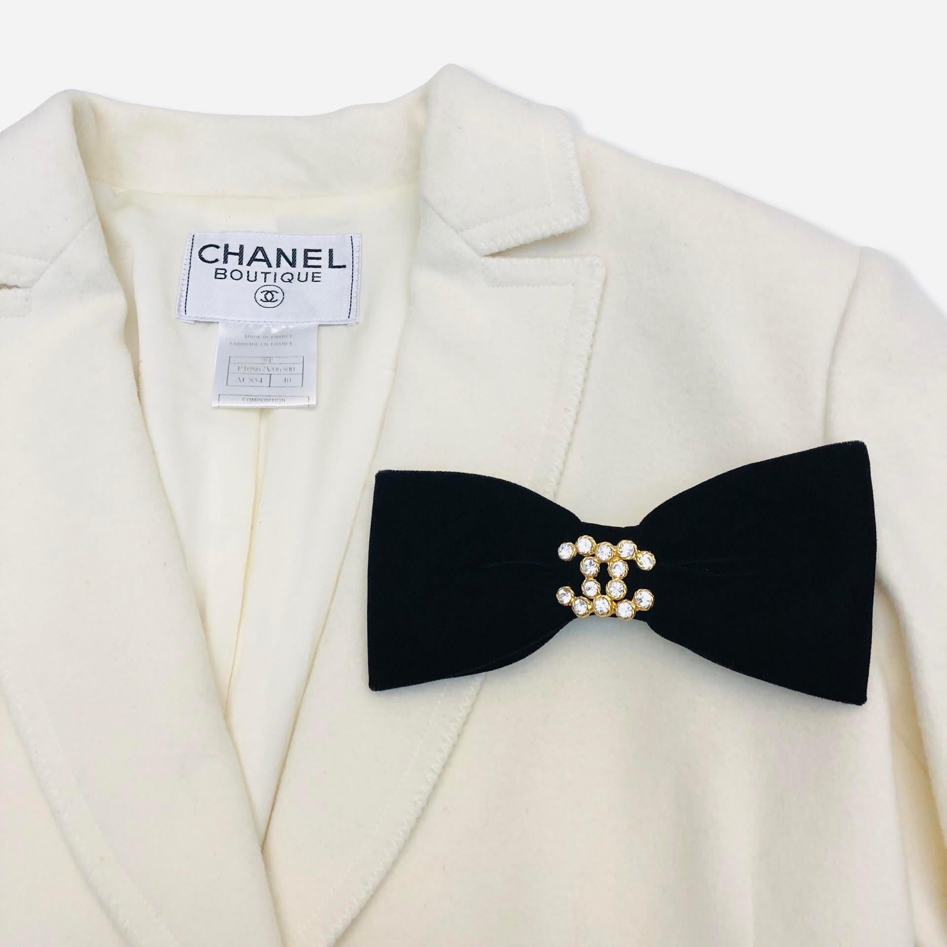 Chanel CC Crystal Rhinestone Embellished Velvet Bow Brooch In New Condition For Sale In Sheung Wan, HK