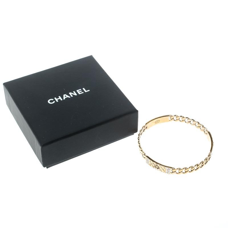 Chanel CC Crystal Textured Chain Link Gold Tone Bangle Bracelet In Good Condition In Dubai, Al Qouz 2