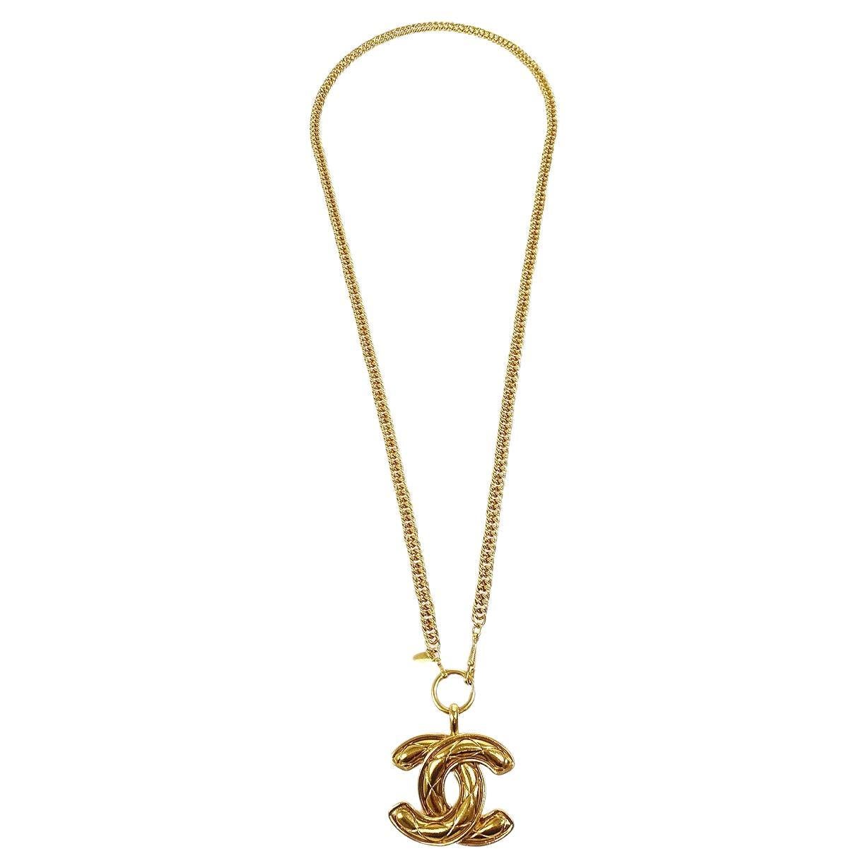CHANEL CC Cushion Gold Metal Charm Chain Link Necklace For Sale