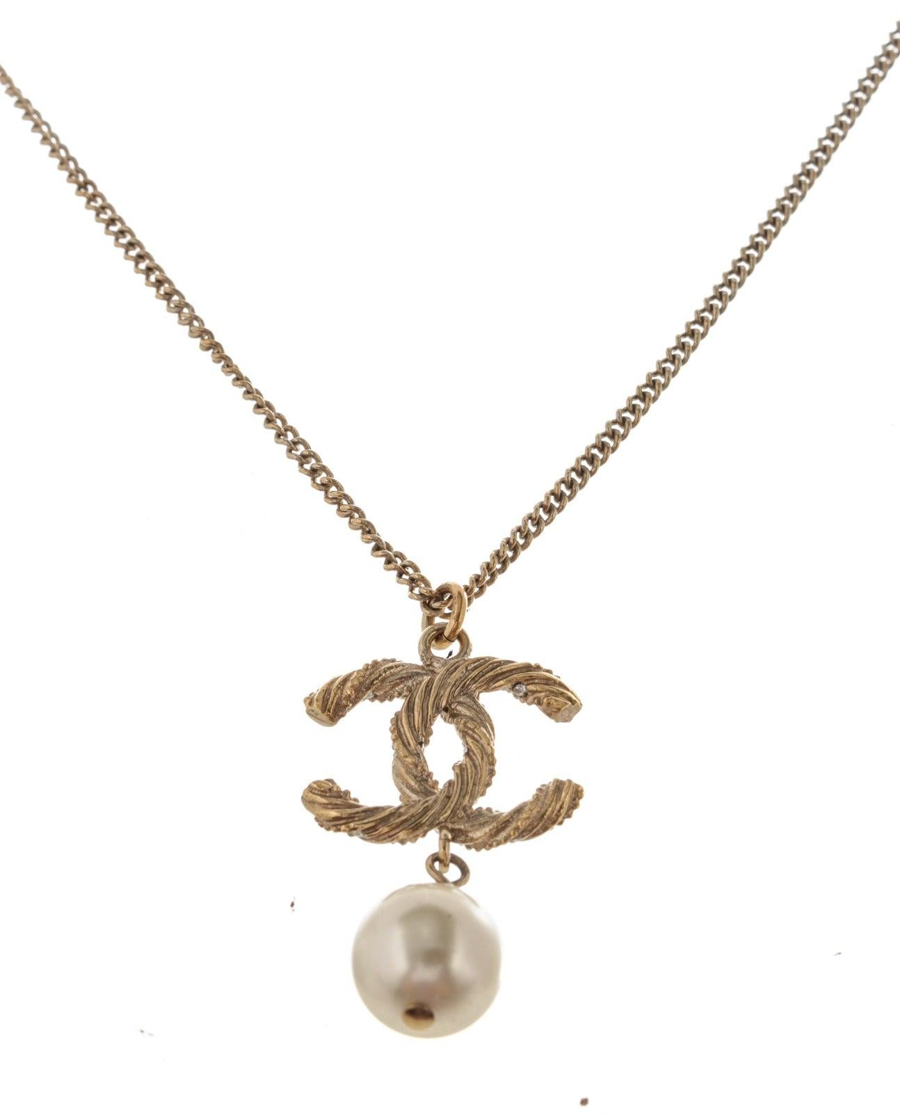 cc pearl pendant necklace