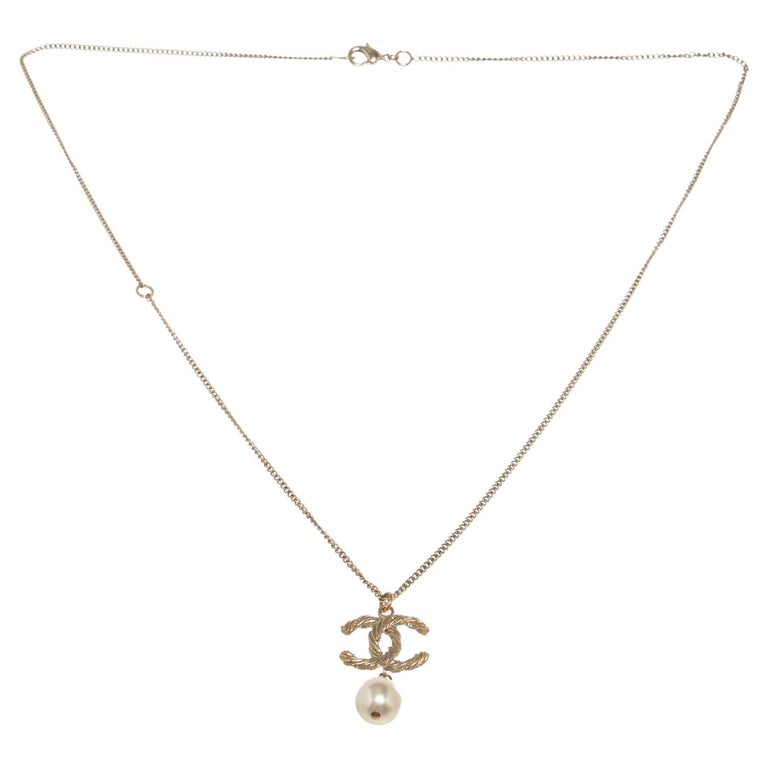 Necklaces Chanel Chanel Pink / Ecru CC Logo Seashell Pendant Crystal Embellished Imitation Pearl Long Necklace