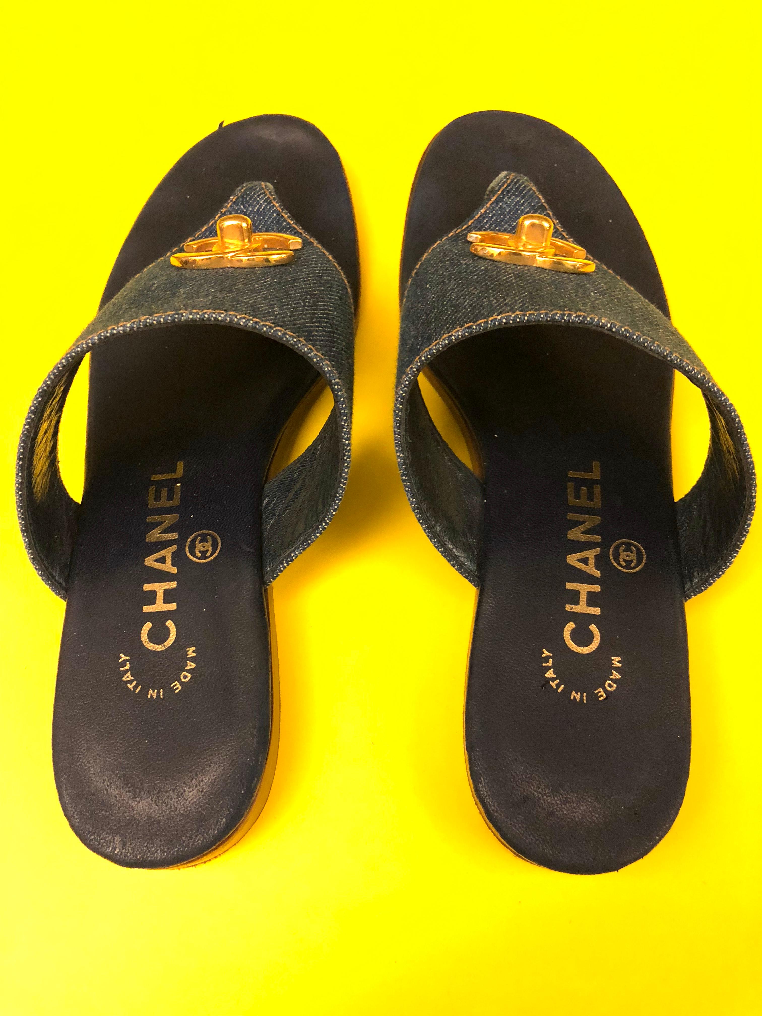 - Vintage 90s Chanel 