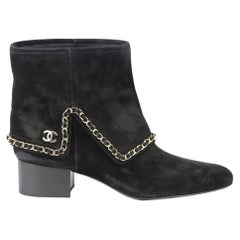 Chanel CC Detailed Chain Trimmed Suede Ankle Boots Eu 41 UK 8 US 11 
