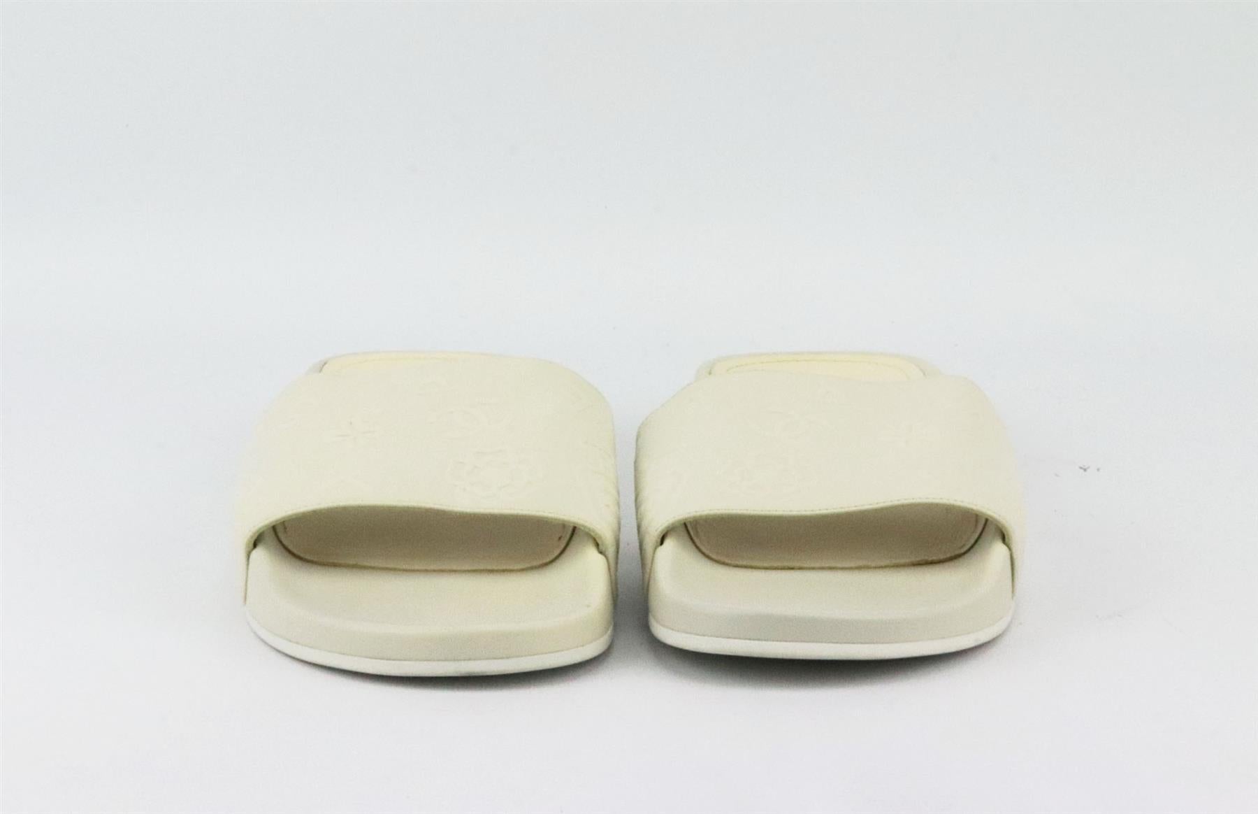 Chanel may specialize in luxurious bags, but the brand also designs great pieces, these slides are made from white CC detailed embossed leather and has a contoured leather footbed with gripped soles for comfort and grip. Sole measures approximately