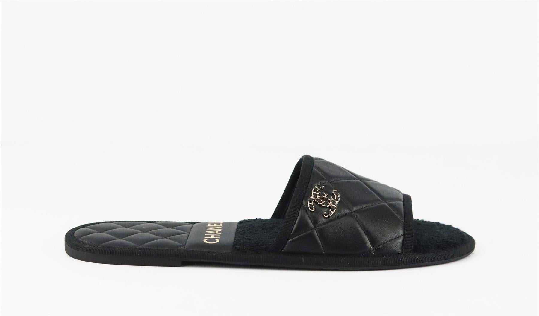 Chanel slippers and slides are a perfect addition to your wardrobe, these slides are made from grosgrain trimmed soft quilted-leather and terry-cloth in a black hue, they're finished with the brand's iconic chain and leather CC design on the front.