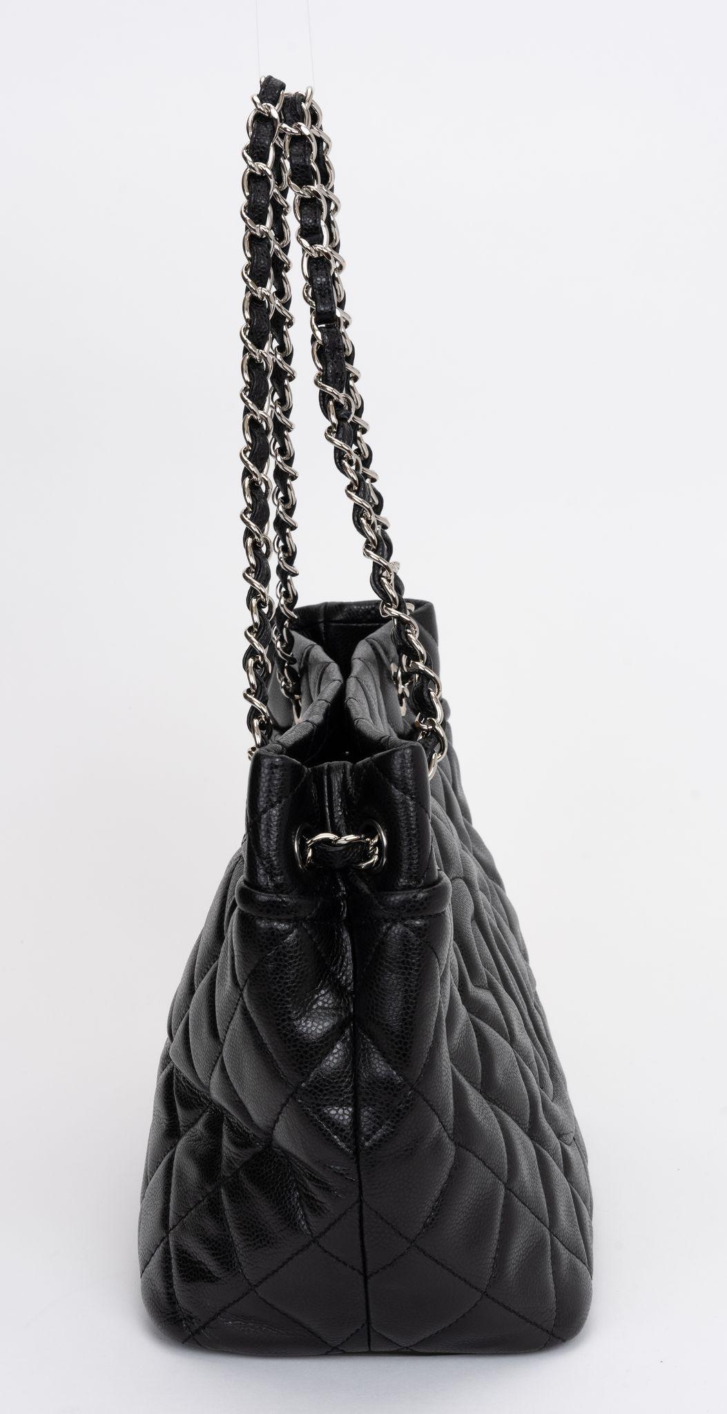The Chanel CC Diamond Quilted Tote Bag features Caviar leather, diamond quilting, signature CC logo, slip pocket to the front, leather intwined chain link shoulder straps, one internal pocket. 
Shoulder drop 8.5