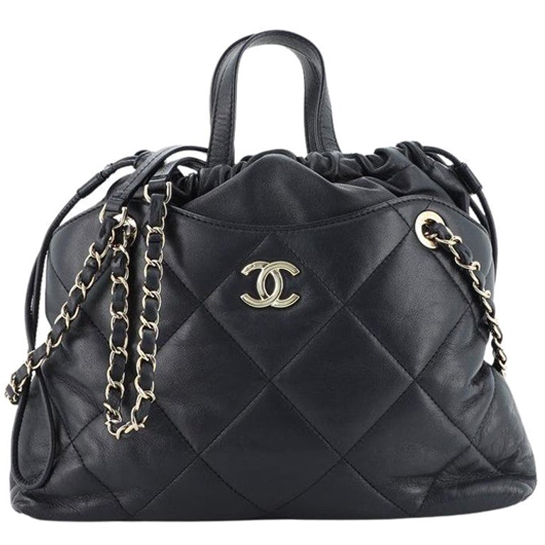 Chanel CC Tragetasche mit Kordelzug aus gestepptem Lammfell Groß