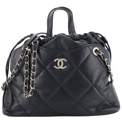 Chanel CC Tragetasche mit Kordelzug aus gestepptem Lammfell Groß
