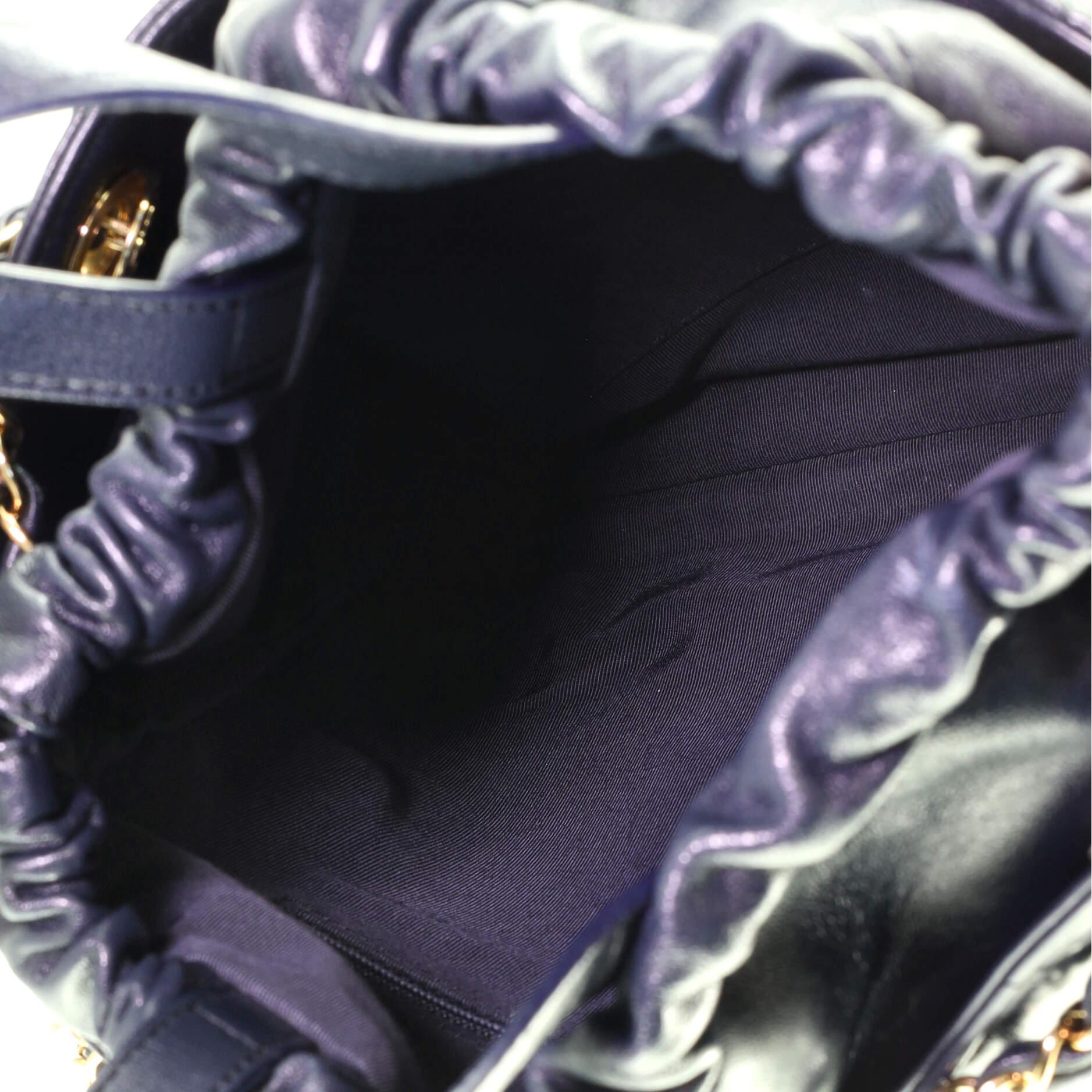 Chanel CC Tragetasche mit Kordelzug aus gestepptem Lammfell Klein für Damen oder Herren