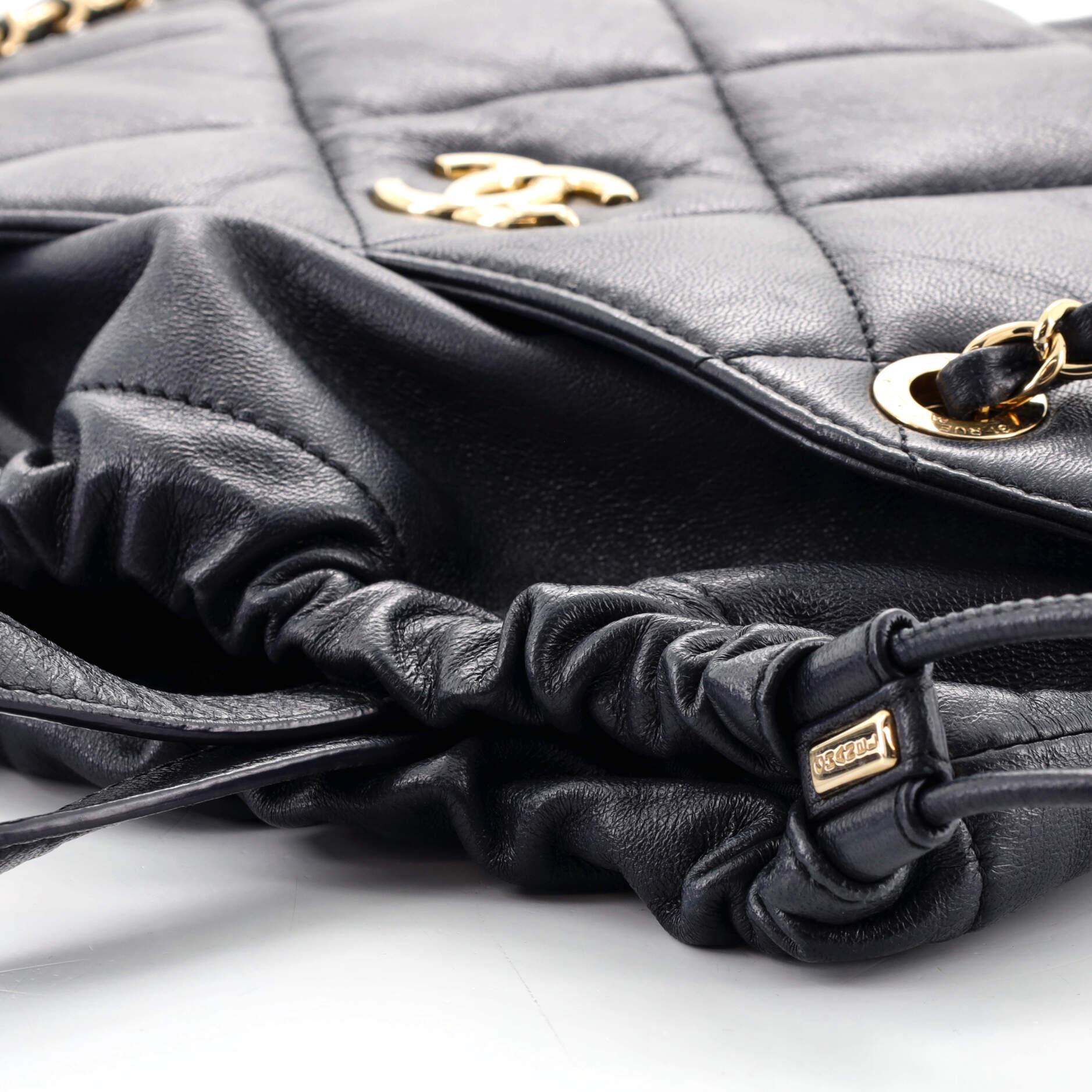 Chanel CC Tragetasche mit Kordelzug aus gestepptem Lammfell Klein 2