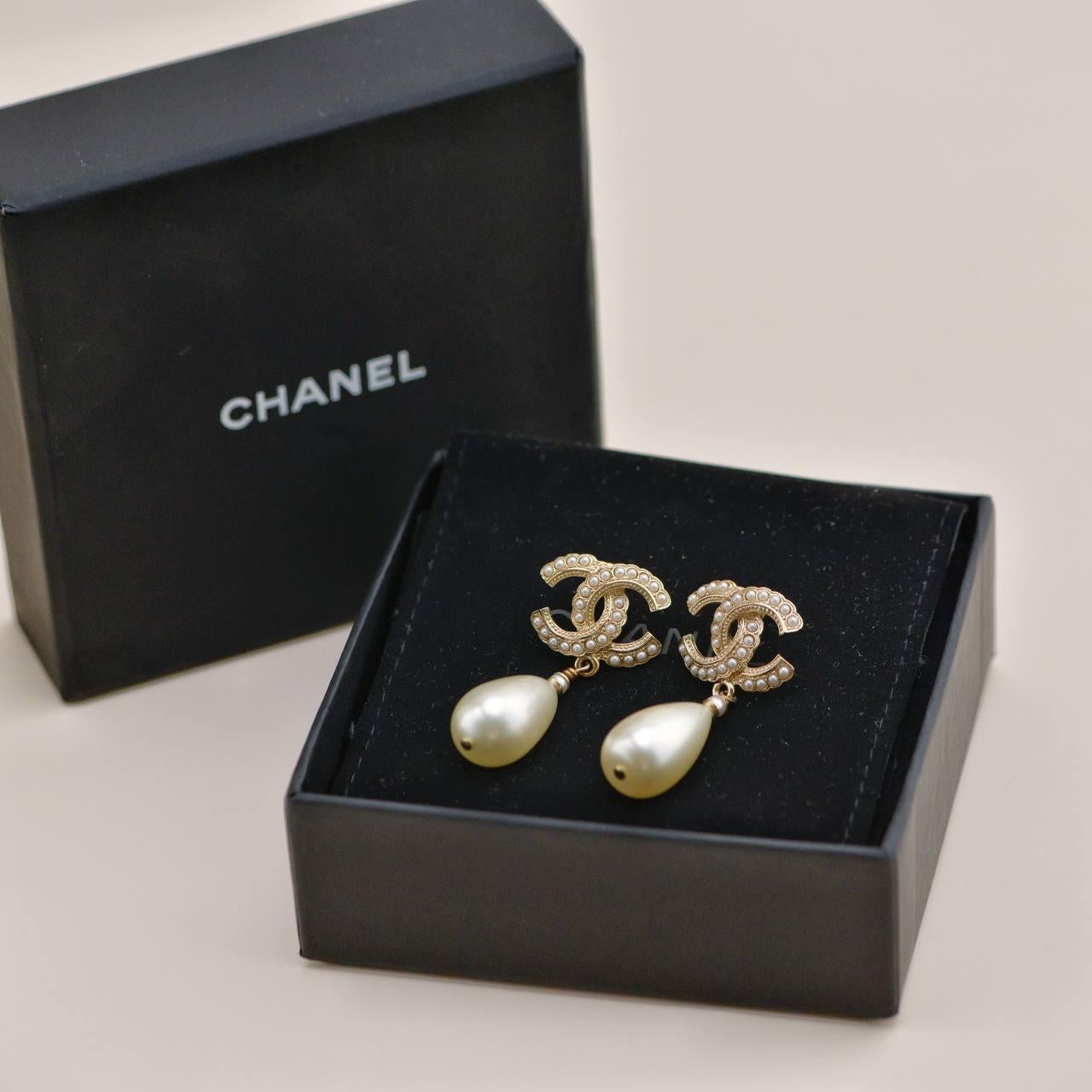 SKU	33301532
Comes With	Box Only
Date	2017
Model	CC Collection
Serial Number	F17 V
Metal	Gold-Plated
Weight	Approximately 12.7 g
Condition	Excellent
Other Info	Diameter: Approximately 6.4cm - 3cm
__________________________________

If you are