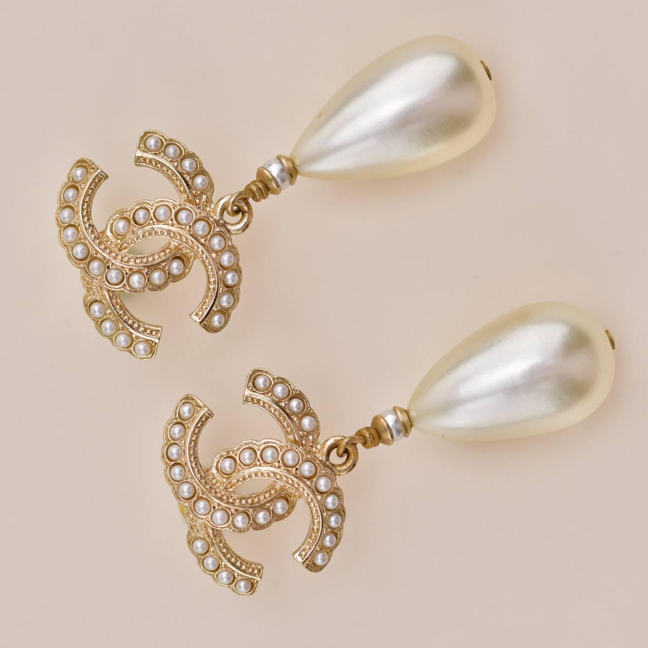 Chanel CC Drop Gold Metal Faux Pearl Earrings In Excellent Condition For Sale In Banbury, GB