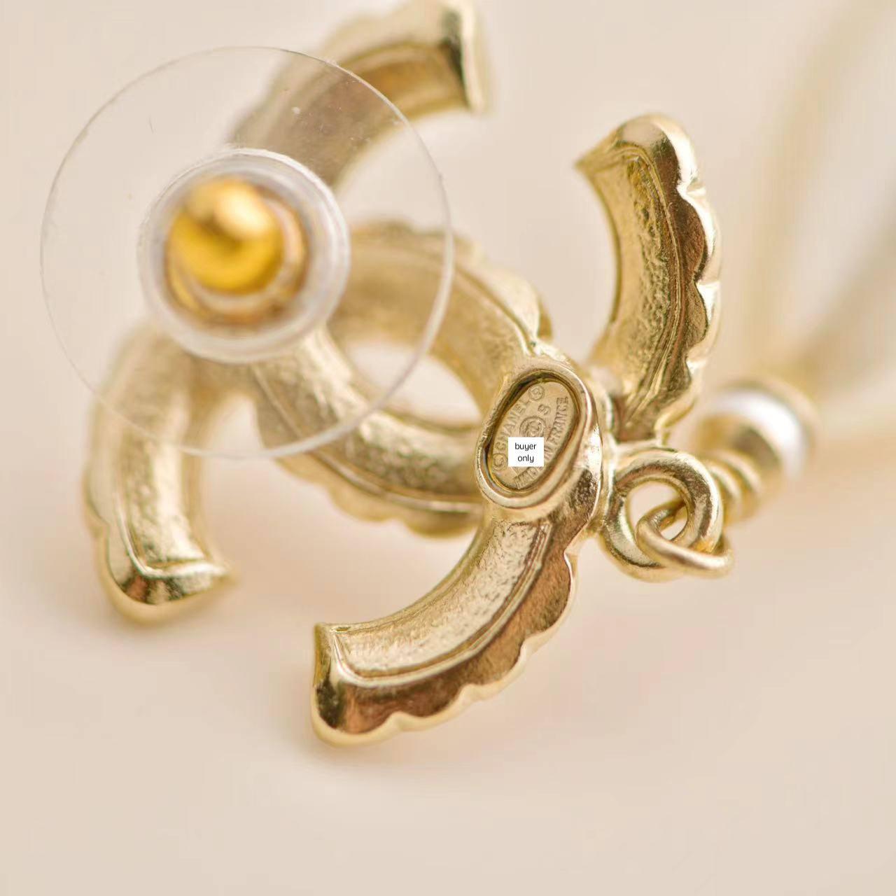 Women's Chanel CC Drop Gold Metal Pearl Earrings