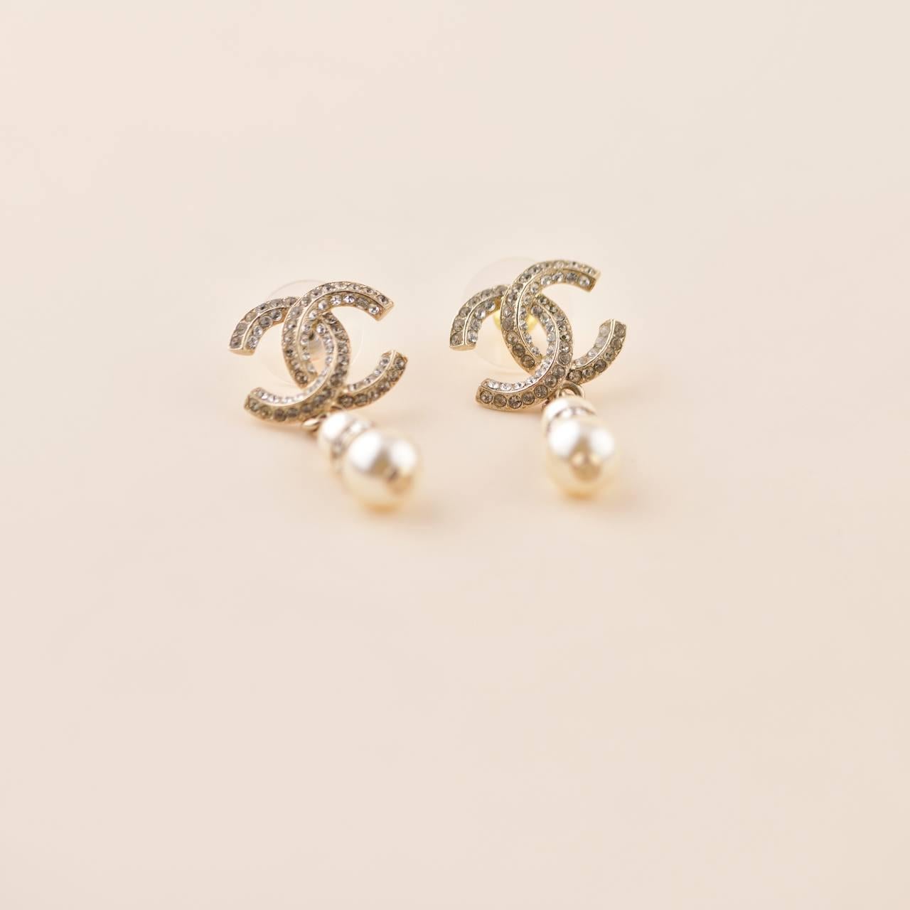 Chanel CC Drop Silver Crystal Metal Earrings In Excellent Condition In Banbury, GB