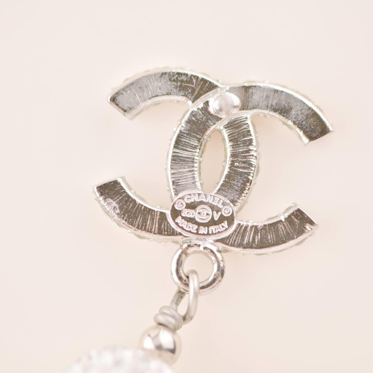 Chanel CC Tropfen-Ohrringe aus Silberkristall und Metall im Zustand „Hervorragend“ im Angebot in Banbury, GB