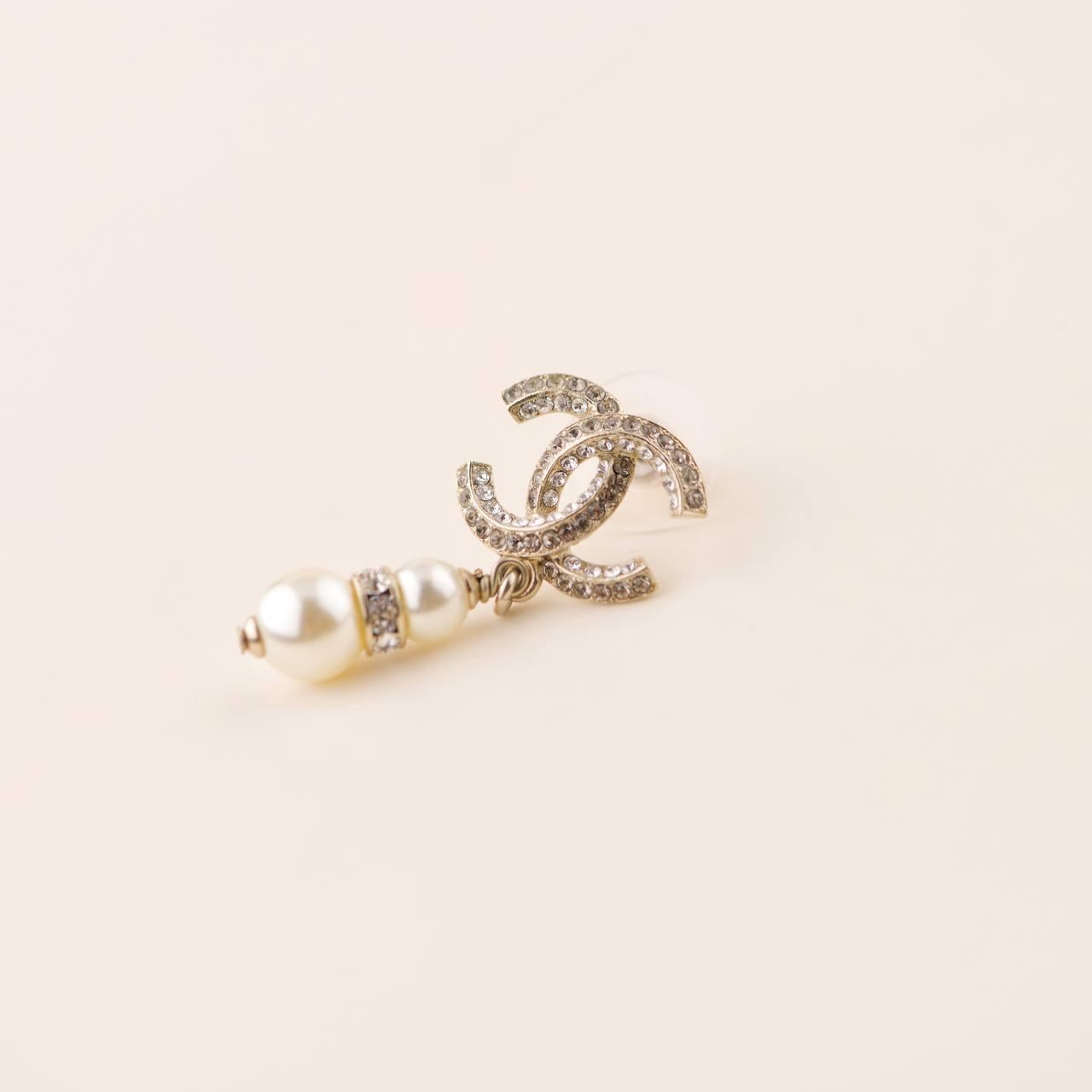 Women's Chanel CC Drop Silver Crystal Metal Earrings