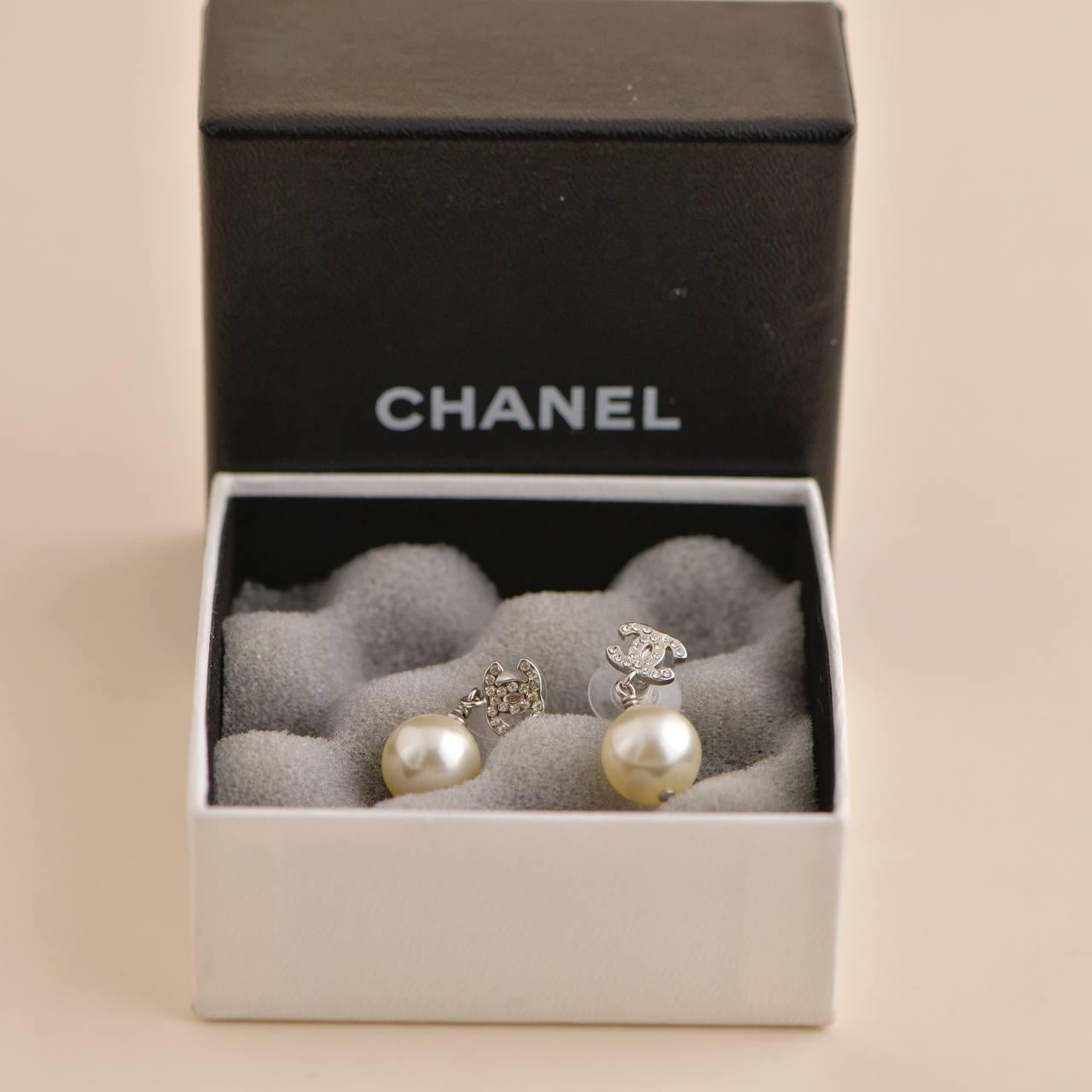 Brilliant Cut Chanel CC Drop Silver Metal Crystal Pearl Earrings For Sale