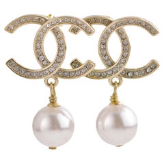 Chanel CC Tropfen Silber Metall Perlen-Ohrringe
