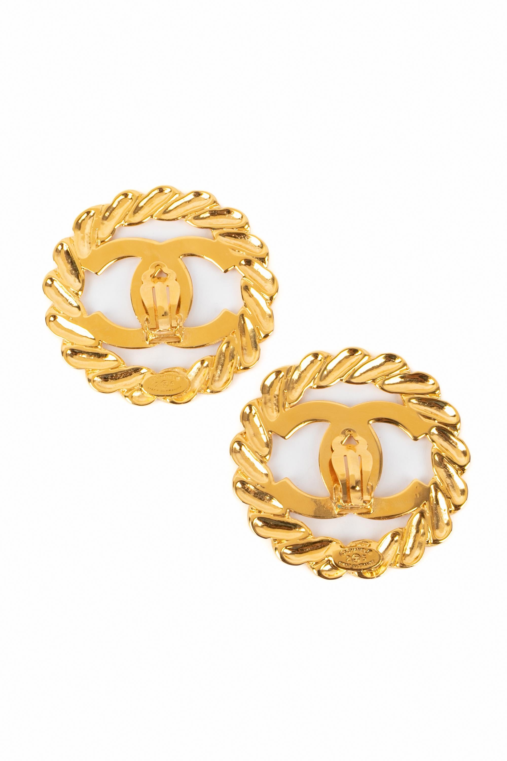 Donna Orecchini Chanel cc anni '90 in vendita