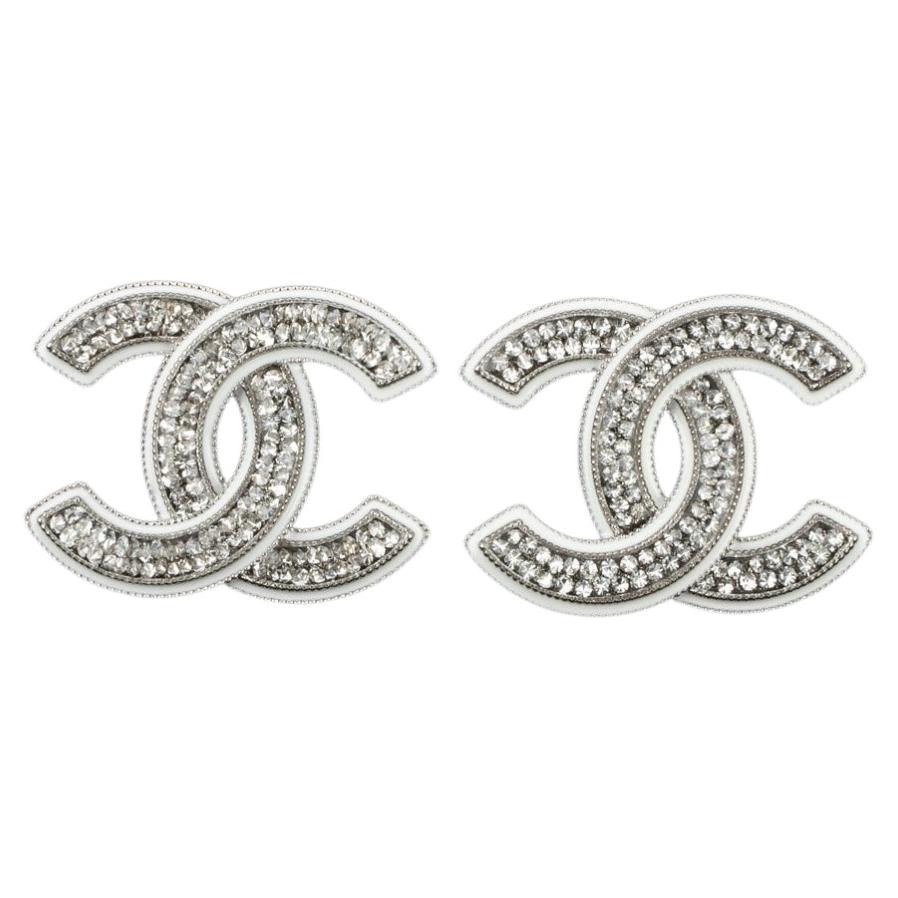 Pendientes Chanel cc de Chanel studio Cruise 2025