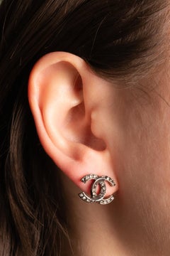 Pendientes Chanel CC de Karl Lagerfeld, 2018
