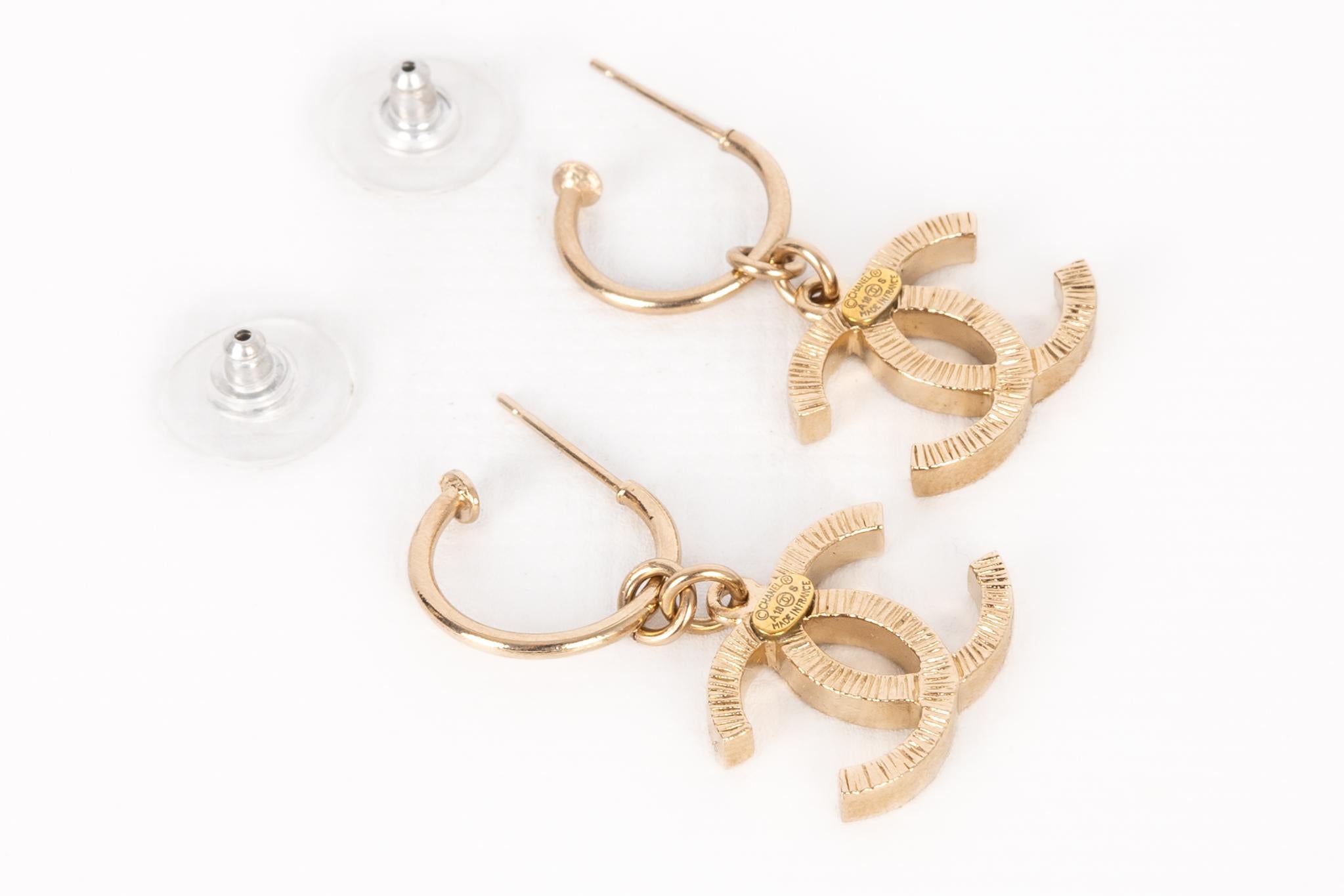 Women's Chanel cc earrings