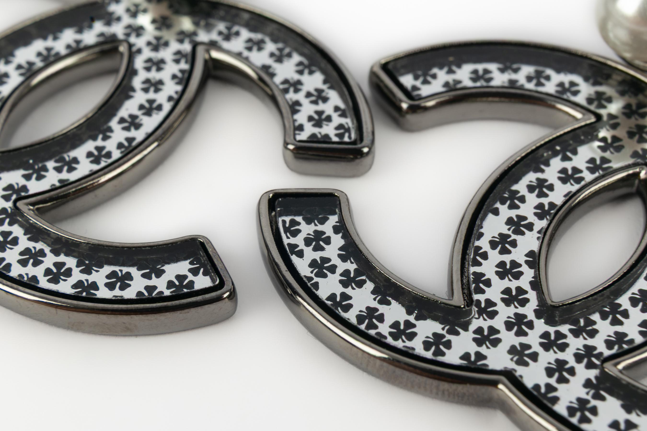 Boucles d'oreilles Chanel cc en vente 1