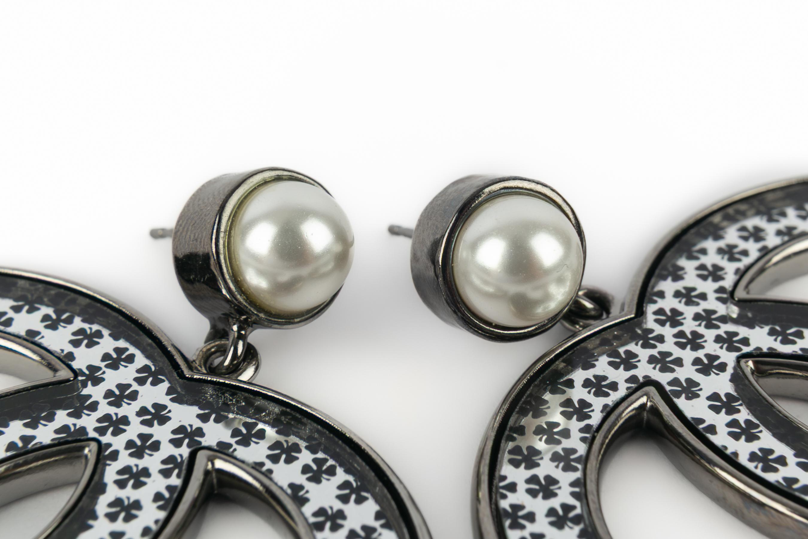 Boucles d'oreilles Chanel cc en vente 2