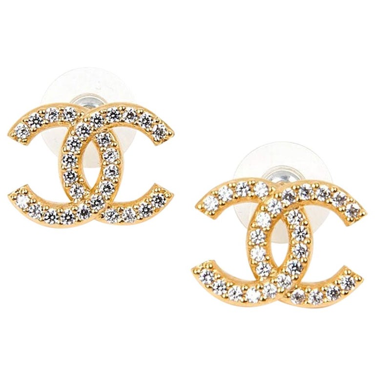 møde dusin partiskhed Chanel CC Earrings in Vintage Gilded Metal and Rhinestones at 1stDibs | 14k  gold chanel earrings, chanel diamond earrings, chanel rhinestone earrings