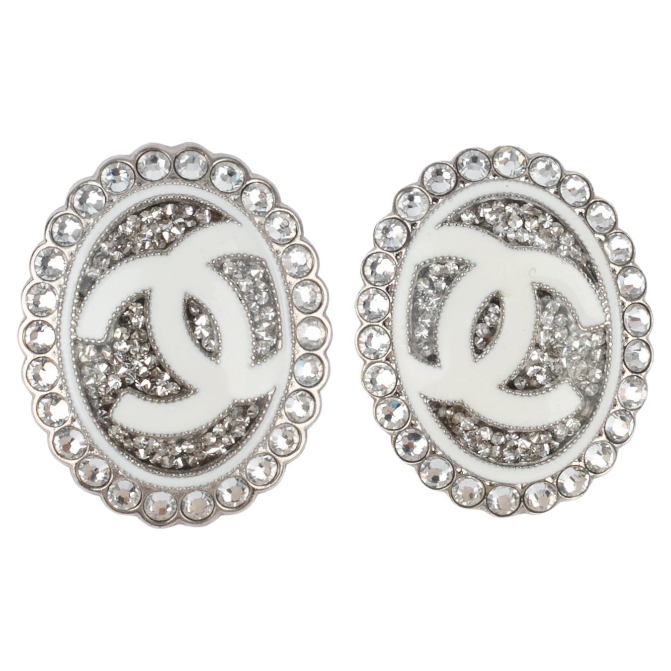 Pendientes Chanel cc Resort 2025