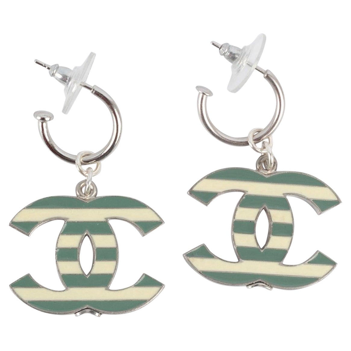 Pendientes Chanel CC con esmalte, 2013