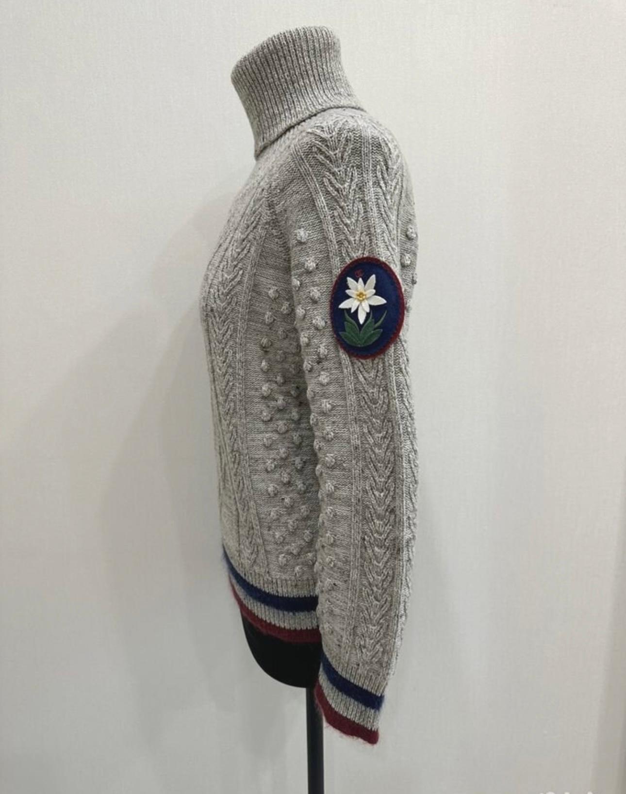 Women's or Men's Chanel CC Edelweiss Patch Cashmere Jumper For Sale