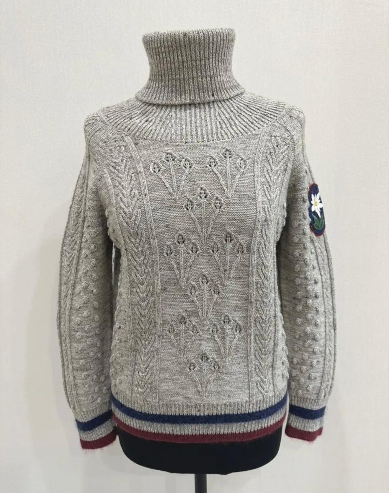 Chanel CC Edelweiss Patch Cashmere Jumper For Sale 1