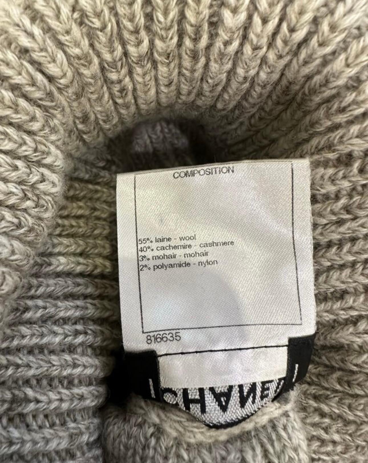 Pull Chanel CC Edelweiss patch en cachemire en vente 4