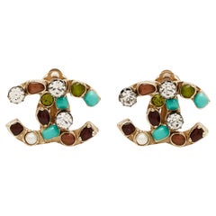 Chanel CC Verschönerte Kristall-Perlenharz-Earriings aus Kunstperlenharz, zweifarbig