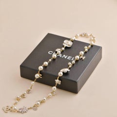 Chanel CC Emaille Kamelie Blume lange Halskette