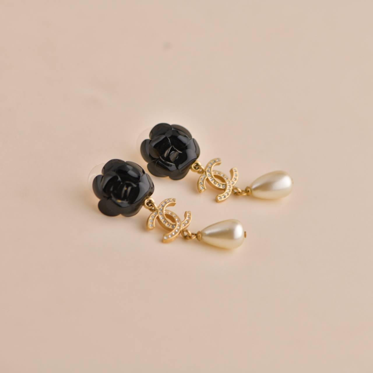 Chanel CC Enamel Faux Pearl Black Camellia Drop Pendant Earrings For Sale 1